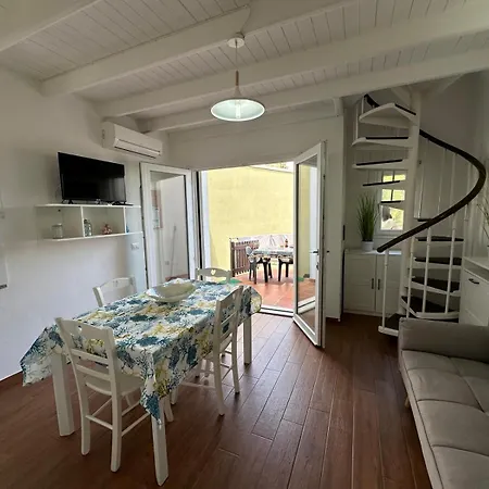 House Apartment *